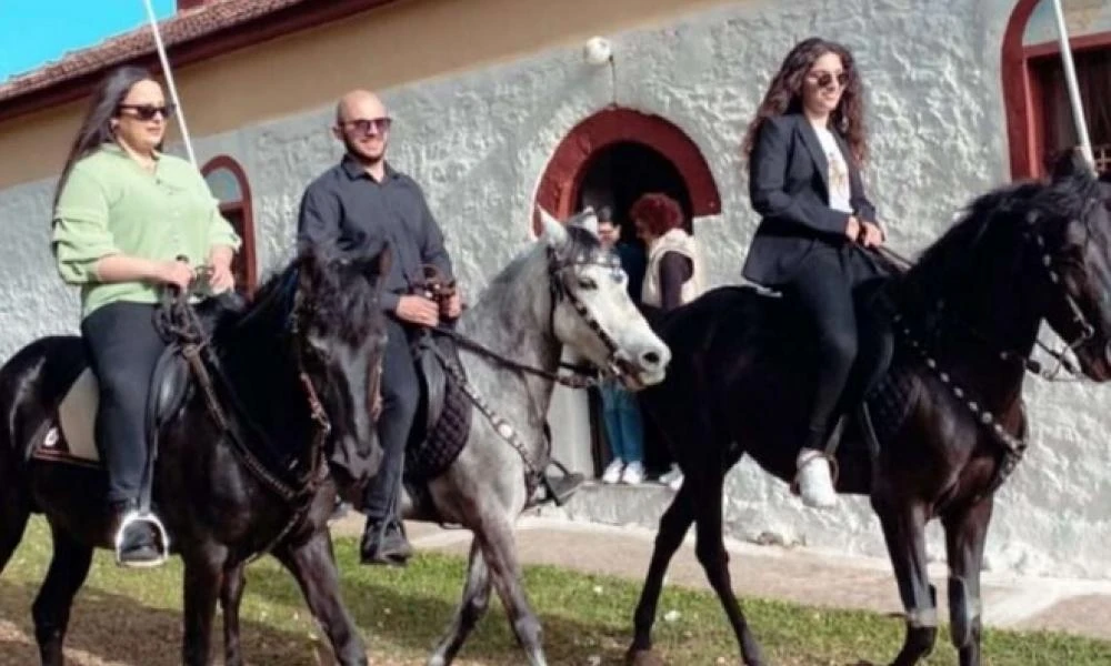 Βόνιτσα: Έκλεψαν την παράσταση οι καβαλάρηδες του Αϊ-Γιώργη
